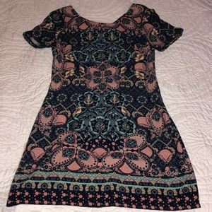 Short straight patterned dress
